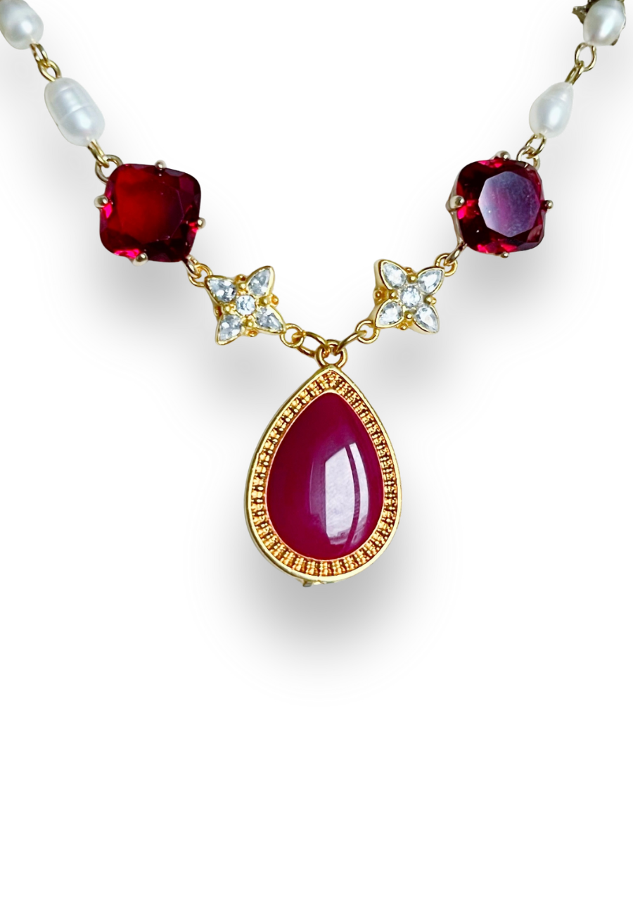 Collier Scarlett
